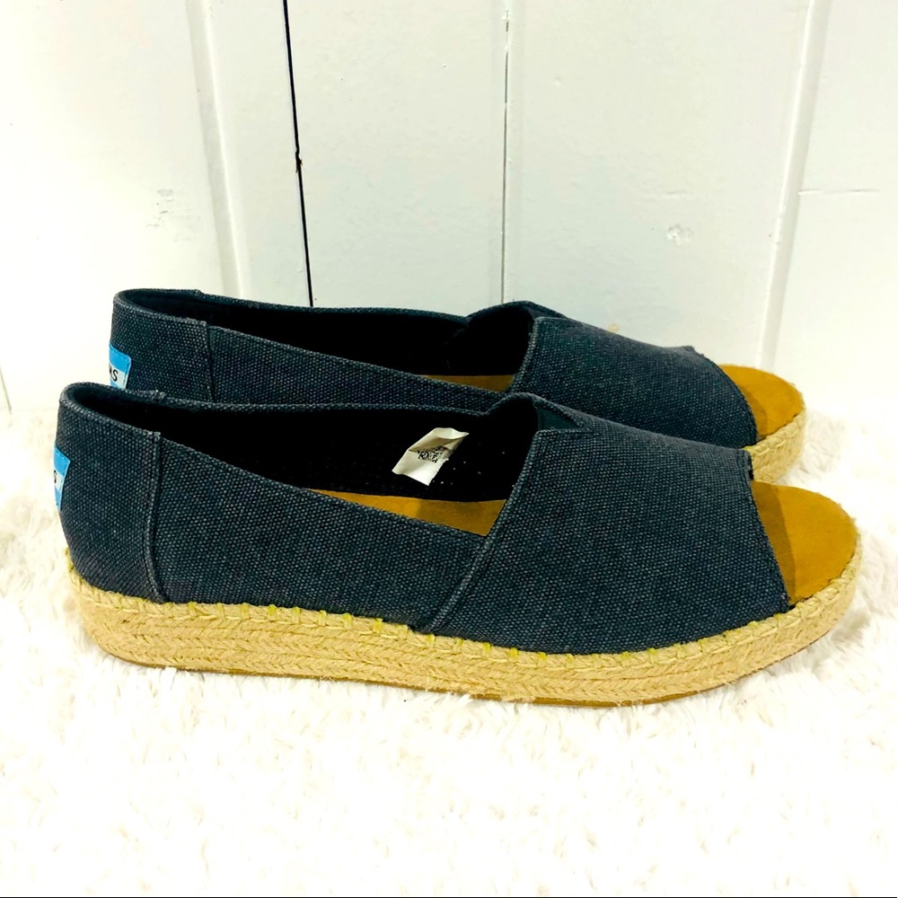 TOMS Slide On Shoes Size 8.5